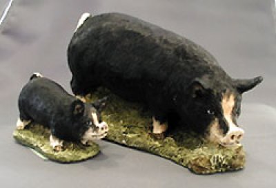 画像1: バークシャーピッグ（黒豚）の置物-1-親ブタ